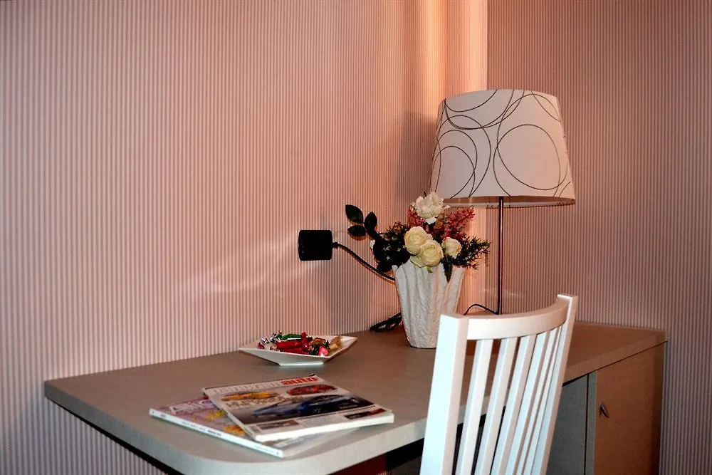 Italia 30 Otel Gorgonzola 2*,  İtalya
