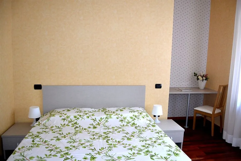 **  Hotel Italia 30 Gorgonzola Italia
